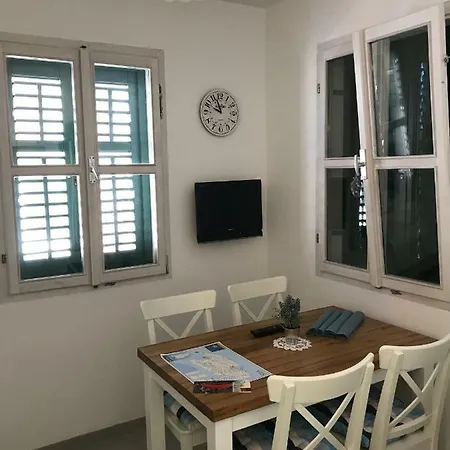Karla Apartment Vis